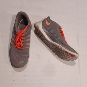 4/$60 Nike Gray & Pink Sneakers - Size US9